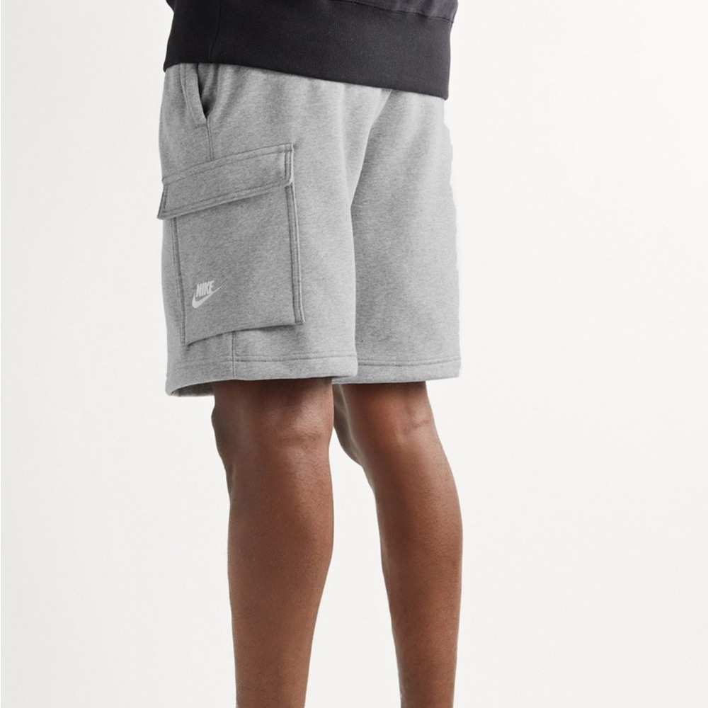 Nike Men’s SPORTSWEAR CLUB CARGO SHORT - Size Large